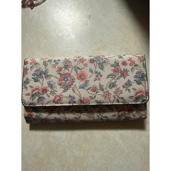 Safe Keeper Handbags - Floral Tapestry Trifold Wallet Cream Multicolor RFID Safe Keeper RN 73277